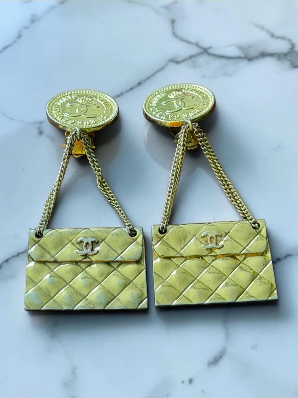Vintage Chanel Classic Flap Bag Dangle Medallion Clip-On Earrings Gold